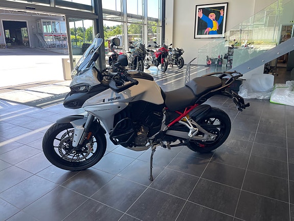 Ducati Multistrada V4 S 4 of 10