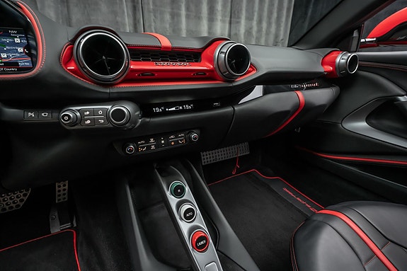 Ferrari 812 Superfast 27 of 30
