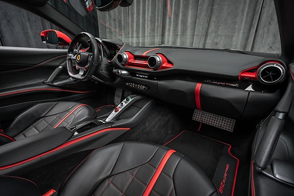 Ferrari 812 Superfast 9 of 30