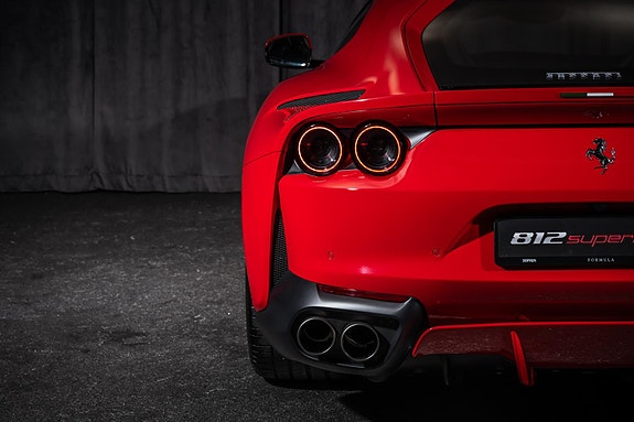 Ferrari 812 Superfast 16 of 30