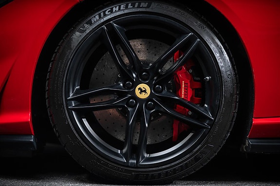 Ferrari 812 Superfast 14 of 30