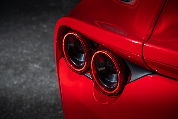 Ferrari 812 Superfast 17 of 30