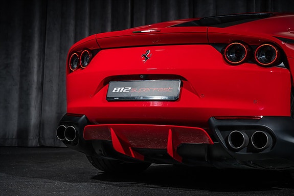 Ferrari 812 Superfast 11 of 30