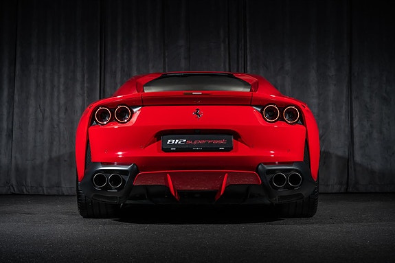 Ferrari 812 Superfast 4 of 30
