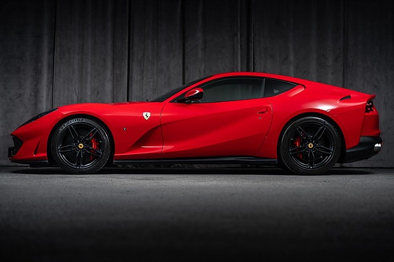 Ferrari 812 Superfast 2 of 30