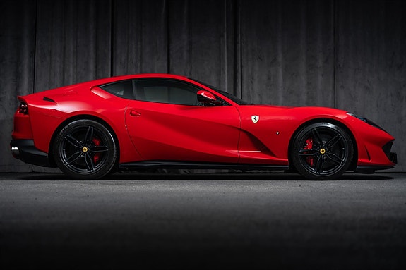 Ferrari 812 Superfast 6 of 30