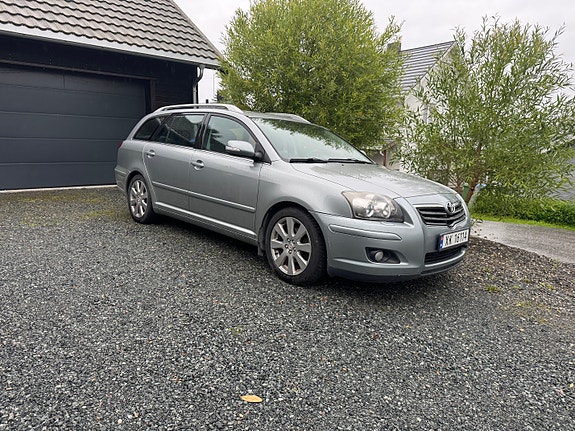 Toyota Avensis 2 of 6