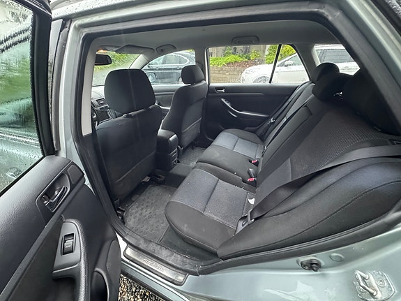 Toyota Avensis 3 of 6