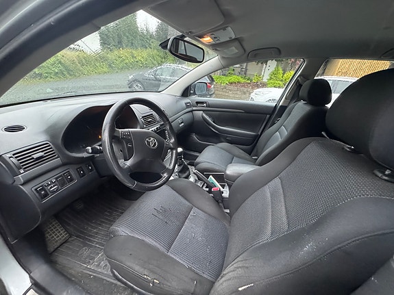 Toyota Avensis 5 of 6