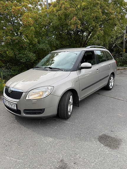 Skoda Fabia 2 of 9