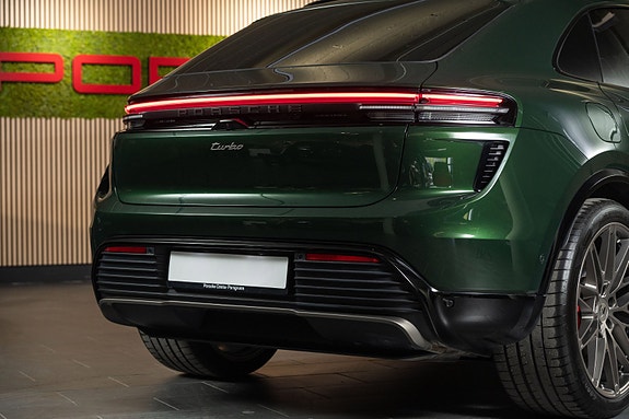 Porsche Macan 6 of 30