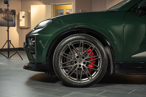 Porsche Macan 8 of 30
