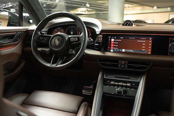 Porsche Macan 27 of 30