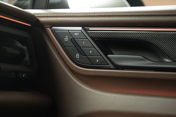 Porsche Macan 14 of 30
