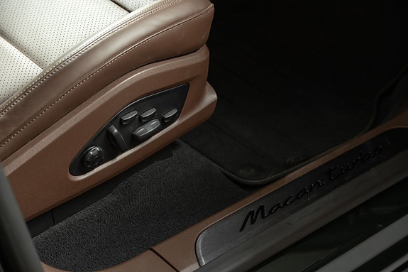 Porsche Macan 30 of 30
