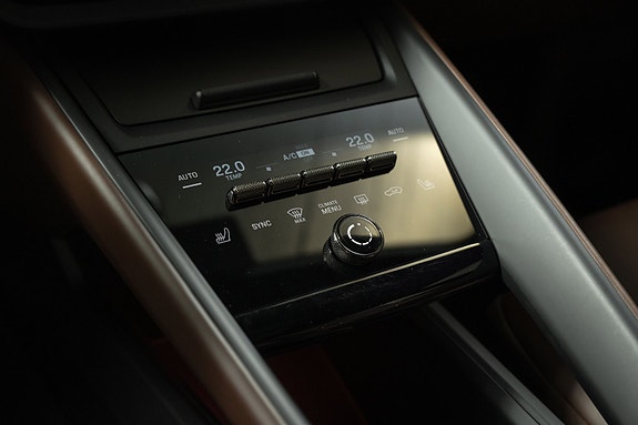 Porsche Macan 13 of 30