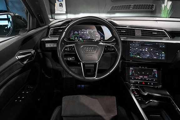 Audi e-tron 26 of 30