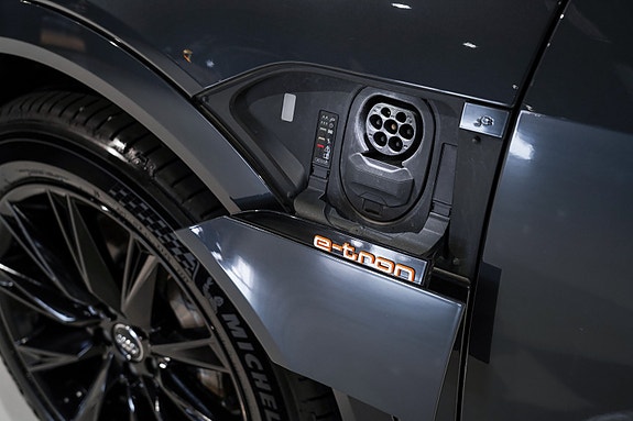 Audi e-tron 17 of 30