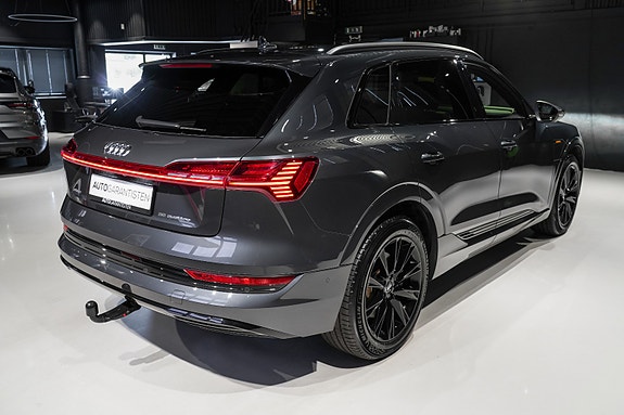 Audi e-tron 9 of 30