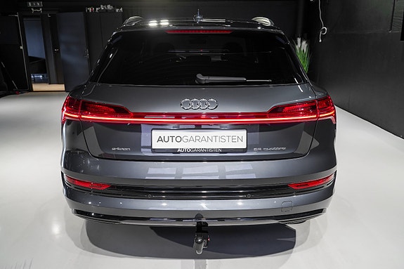 Audi e-tron 7 of 30