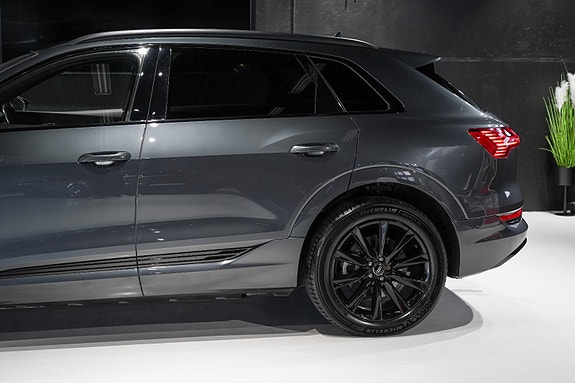 Audi e-tron 5 of 30