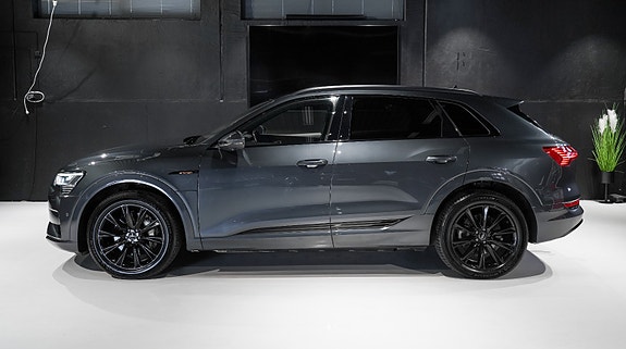 Audi e-tron 3 of 30