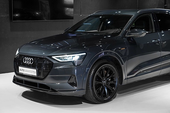 Audi e-tron 2 of 30