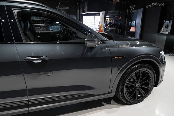 Audi e-tron 11 of 30