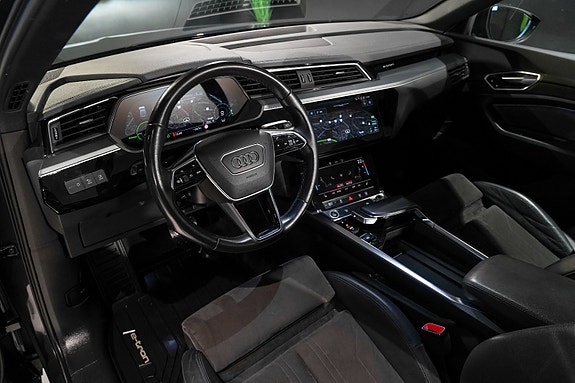 Audi e-tron 24 of 30