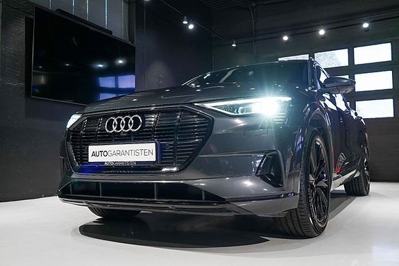 Audi e-tron 14 of 30