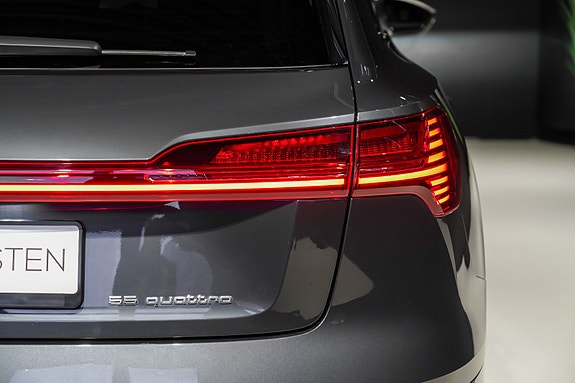 Audi e-tron 8 of 30