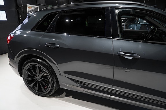 Audi e-tron 10 of 30