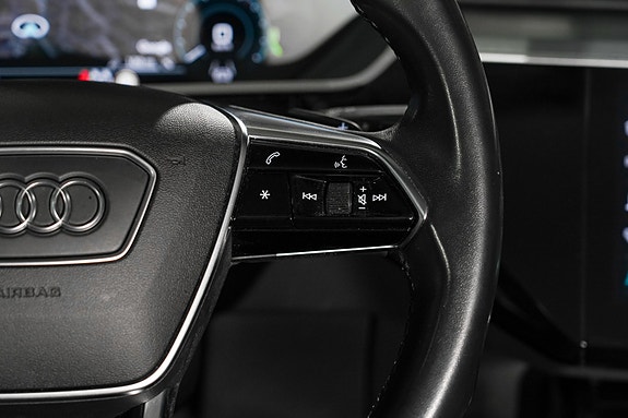 Audi e-tron 29 of 30