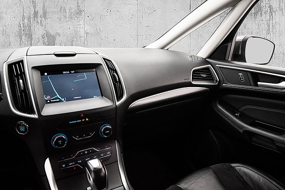 Ford S-MAX 16 of 28