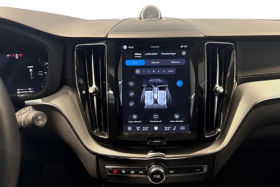 Volvo XC60 12 of 23