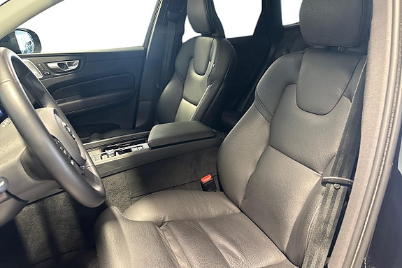Volvo XC60 10 of 23