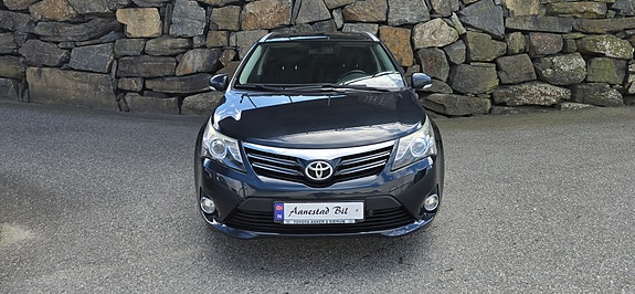 Toyota Avensis 2 of 30
