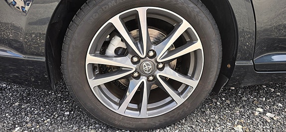 Toyota Avensis 30 of 30