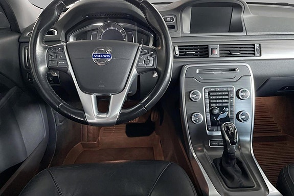 Volvo XC70 11 of 25
