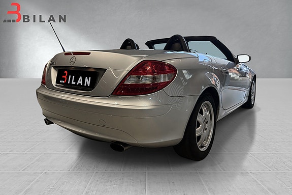 Mercedes-Benz SLK200 11 of 27