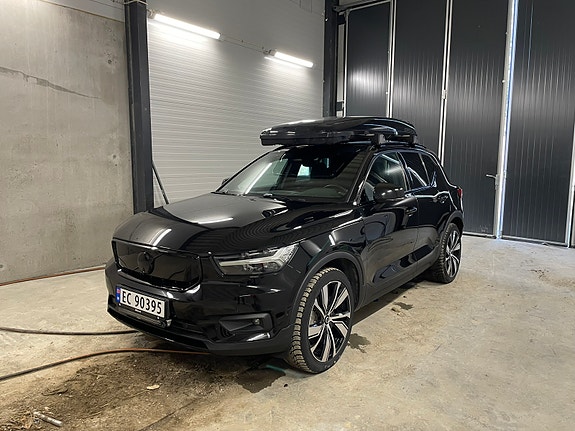Volvo XC40 2 of 6