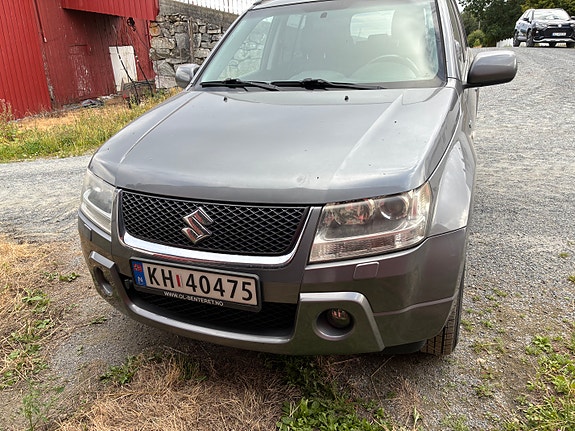Suzuki Grand Vitara 3 of 6
