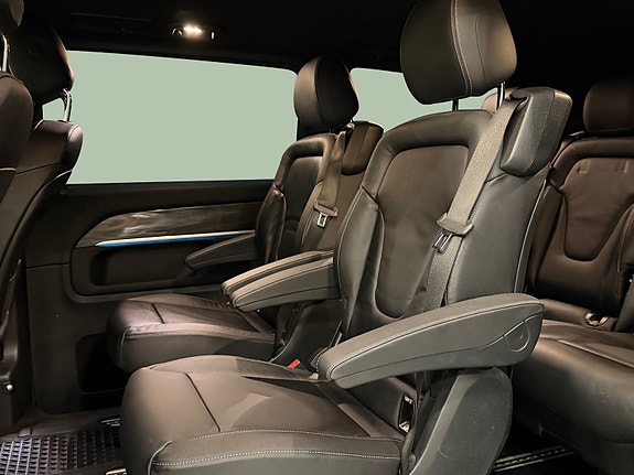 Mercedes-Benz EQV300 14 of 30