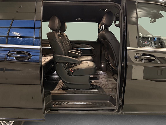 Mercedes-Benz EQV300 15 of 30