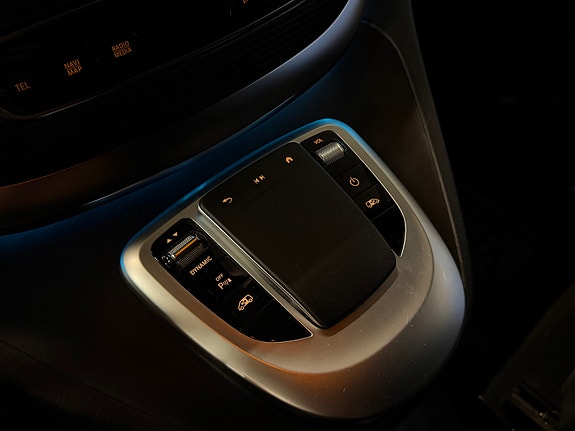 Mercedes-Benz EQV300 25 of 30