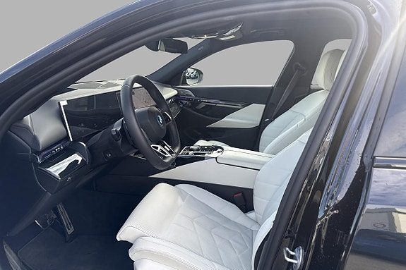 BMW i5 11 of 22