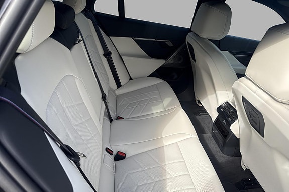 BMW i5 18 of 22