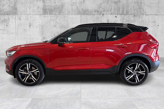 Volvo XC40 2 of 23