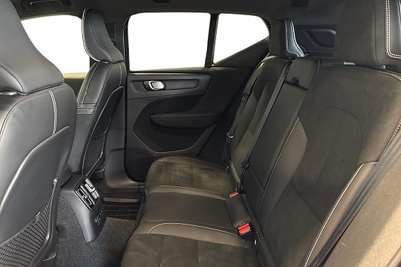 Volvo XC40 17 of 23