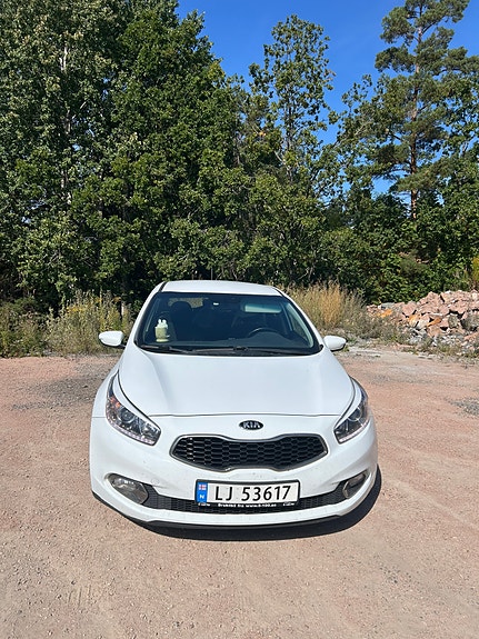 Kia Ceed 2 of 6